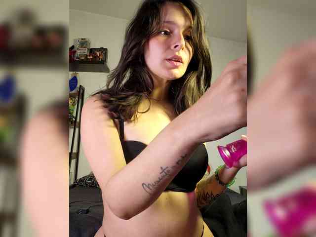 RoxanneRiddle69 webcam