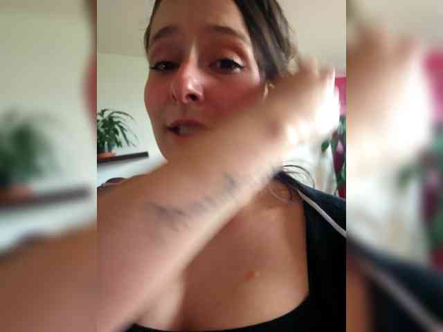 RoxanneRiddle69 webcam