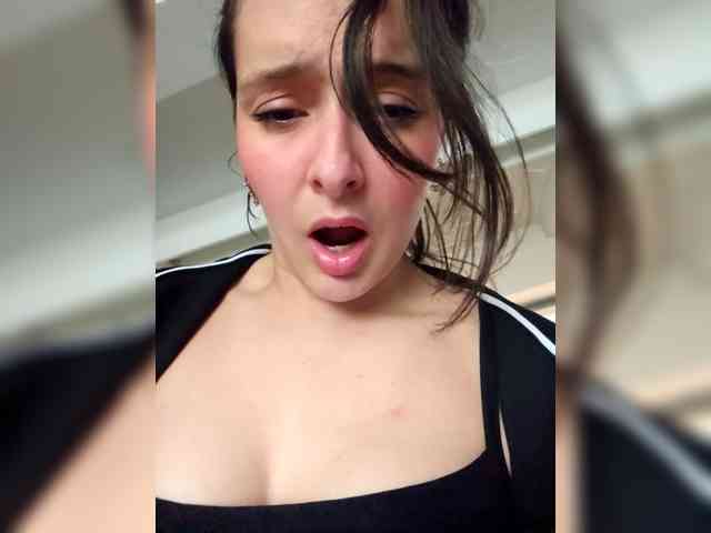 RoxanneRiddle69 webcam