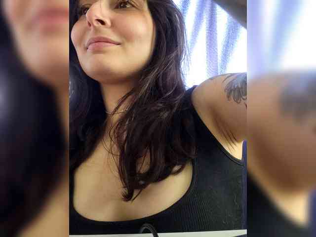 RoxanneRiddle69 webcam