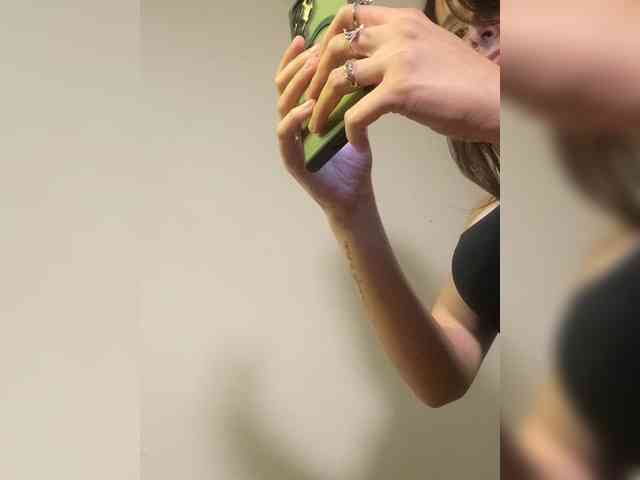 RoxanneRiddle69 webcam