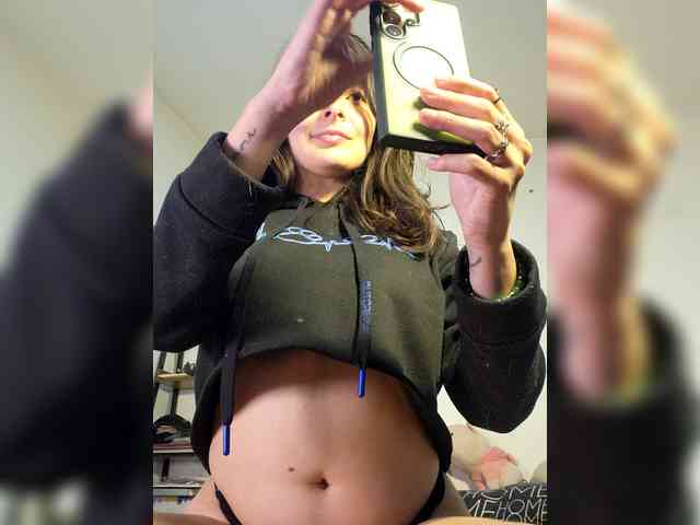 RoxanneRiddle69 webcam