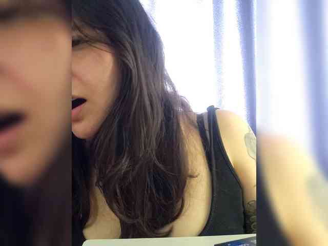 RoxanneRiddle69 webcam