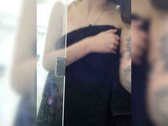 RoxanneRiddle69 webcam