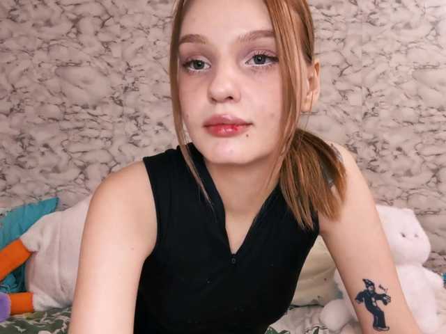 LunariaGlow live cam