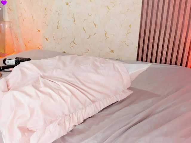 jimenawhite1's BongaCams show and profile