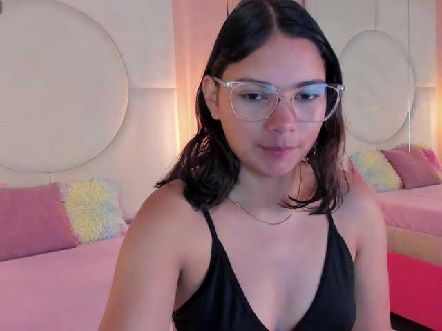 le modèle Valeria-Martins est en webcam porno dans un show sur le site bongacams, il possède les tags suivants: Latino/Hispanic,Brunette,Shaved