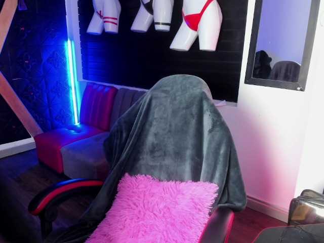 JadeBrown's BongaCams show and profile