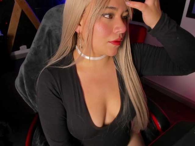 JadeBrown's BongaCams show and profile