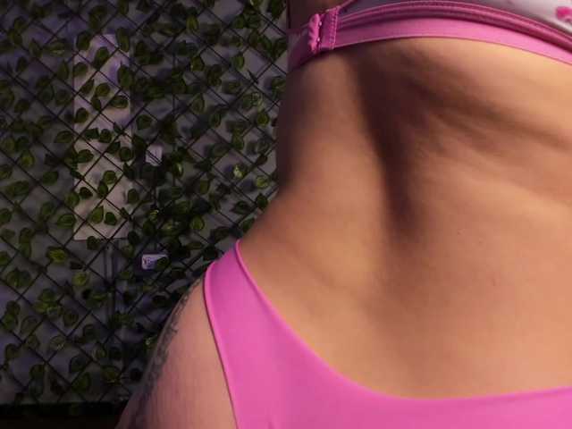 JadeBrown's BongaCams show and profile