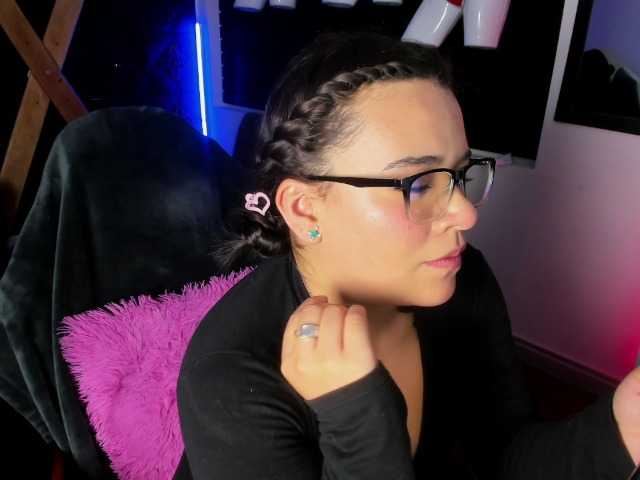 JadeBrown's BongaCams show and profile