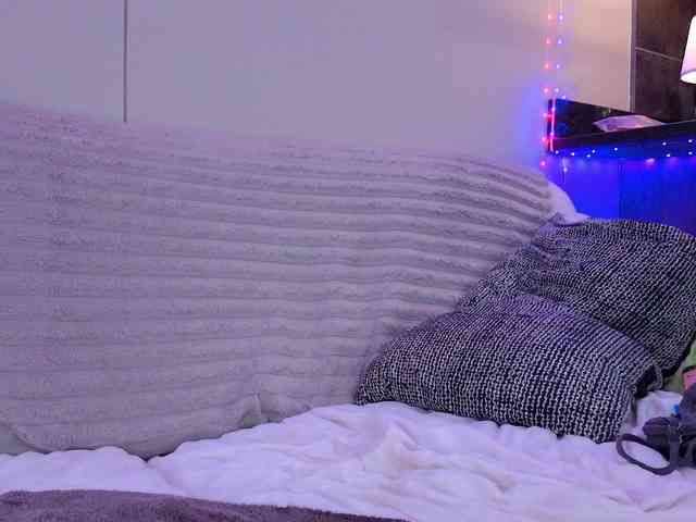 Scarlet_Kitty webcam