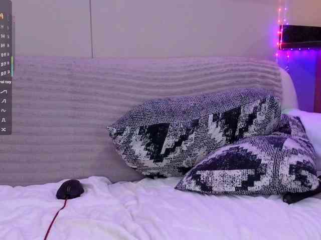 Scarlet_Kitty webcam