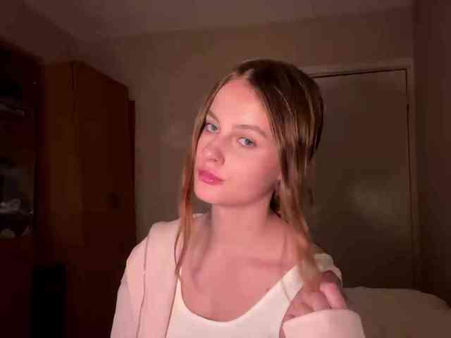 live adult cam ElaraVoss