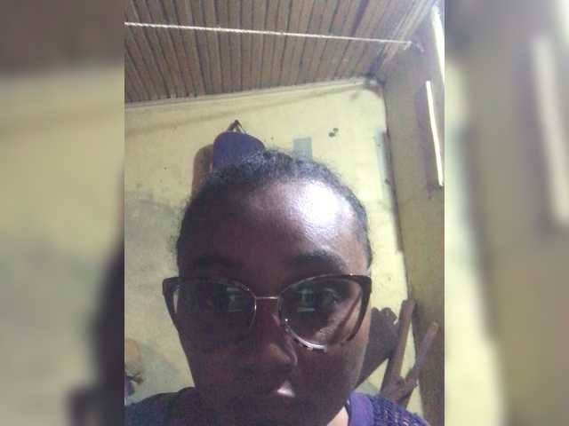 Assiarah – webcam model profile photo