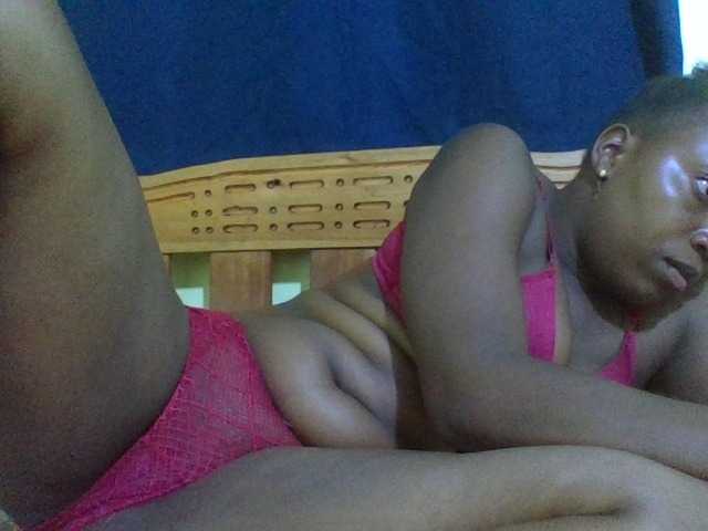 Roseroca33 streaming on Webcambliss