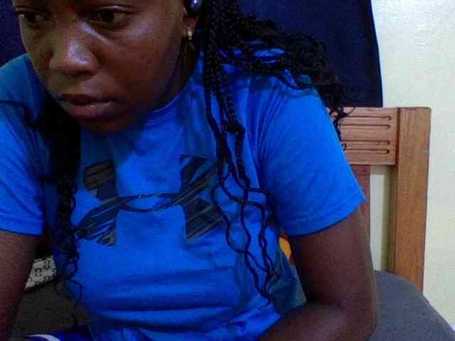 Roseroca33 Live Webcam on BongaCams