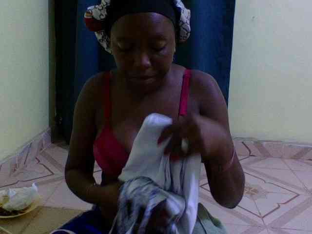 Roseroca33 Live Webcam on BongaCams