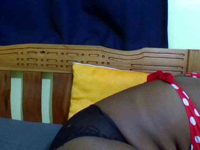 Roseroca33 Live Webcam on BongaCams