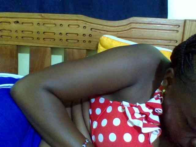 Roseroca33 Live Webcam on BongaCams