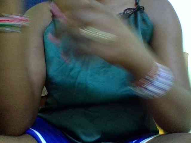 Roseroca33 Live Webcam on BongaCams