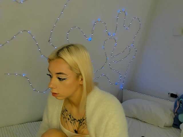 ElenaVelvet's BongaCams show and profile