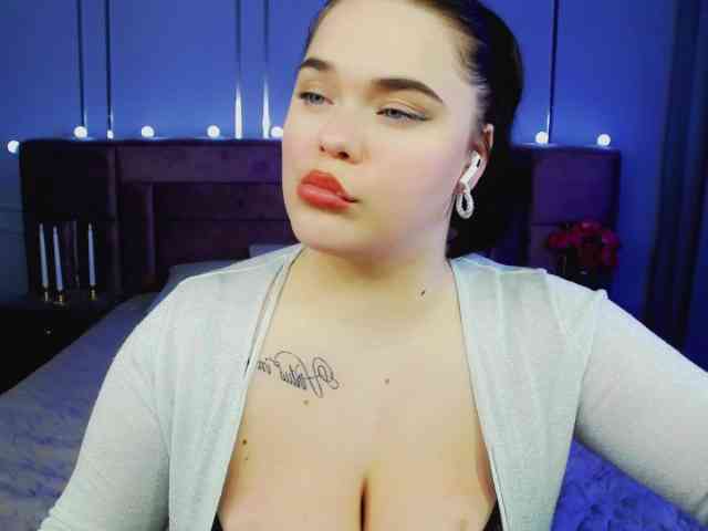 ElissShyy Live Webcam on BongaCams