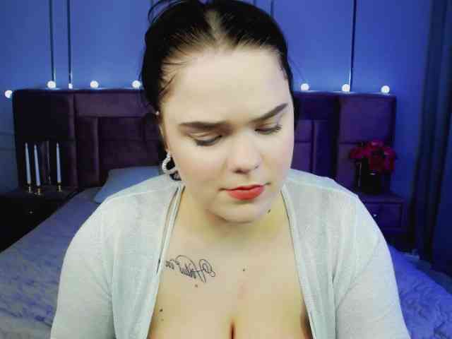 ElissShyy Live Webcam on BongaCams