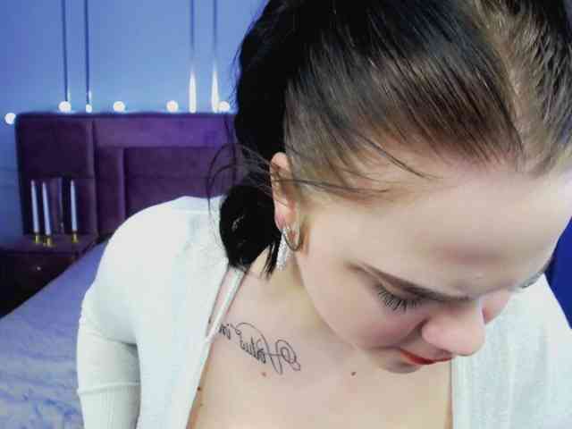 ElissShyy Live Webcam on BongaCams