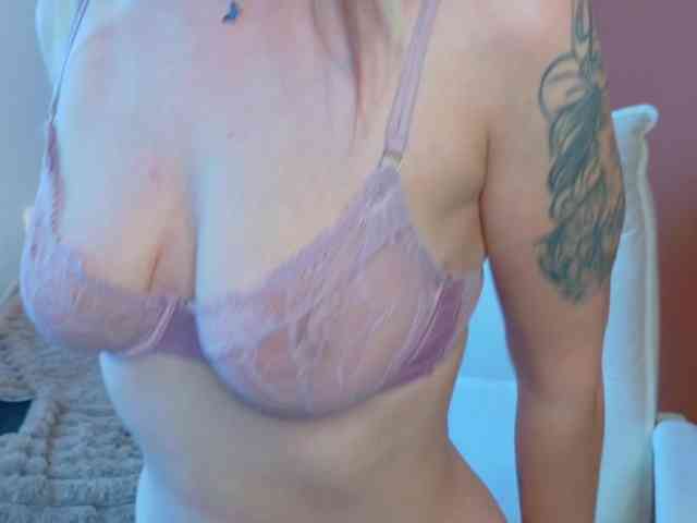 Anaayss Live Webcam on BongaCams