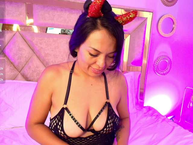 Emma-Sanz--'s BongaCams show and profile