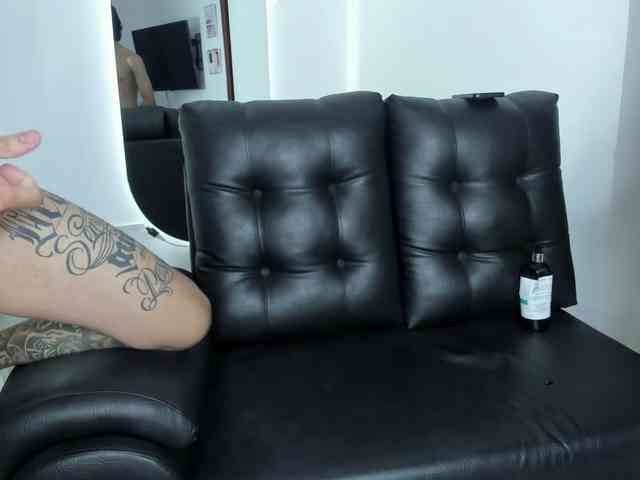 vivibigtitsgirl webcam