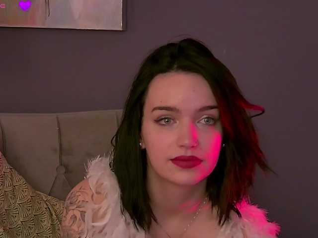 MeganFoxxxie live room