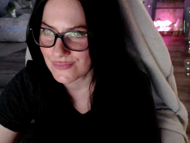 Bellastarrr84's BongaCams show and profile