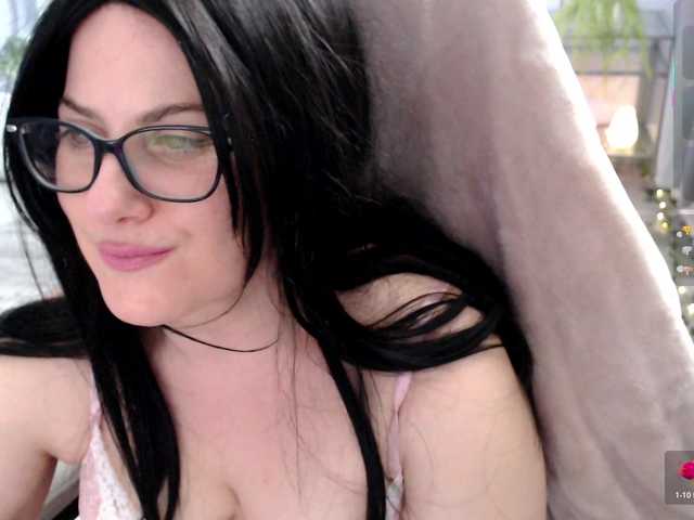Bellastarrr84's BongaCams show and profile