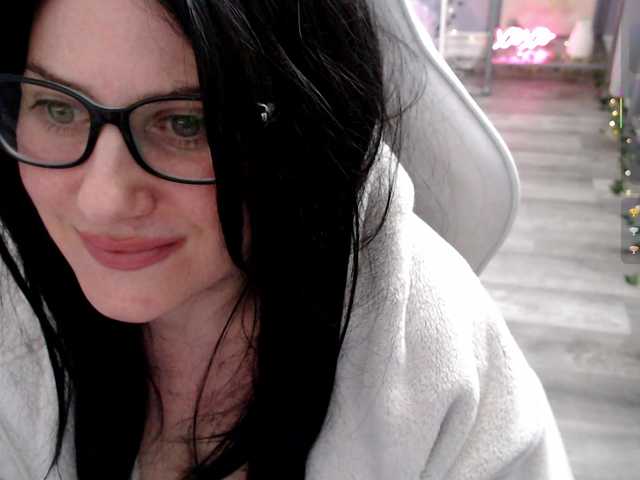 Bellastarrr84's BongaCams show and profile