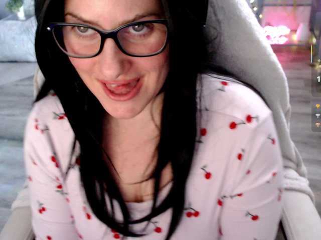 Bellastarrr84's BongaCams show and profile