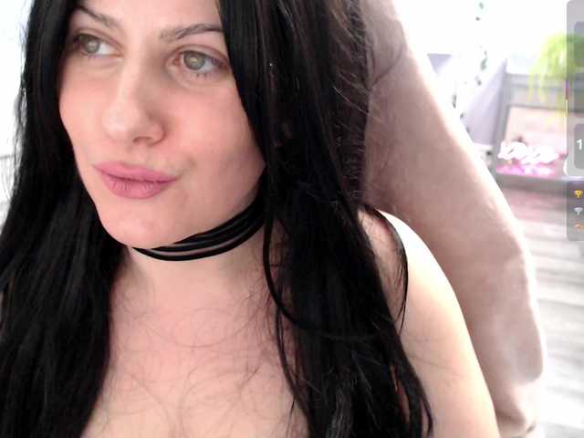 Bellastarrr84's BongaCams show and profile