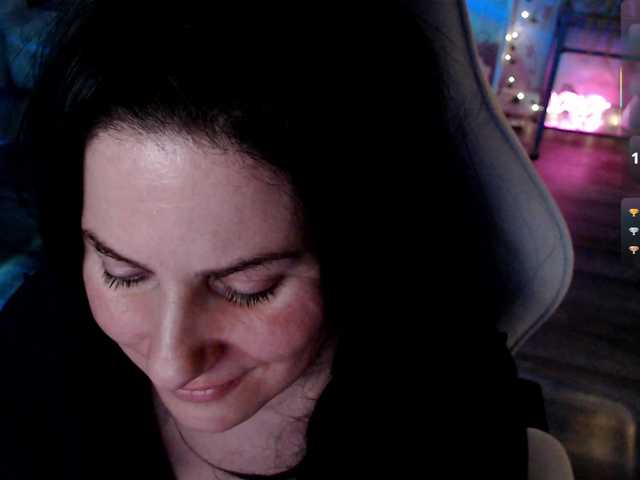 Bellastarrr84's BongaCams show and profile