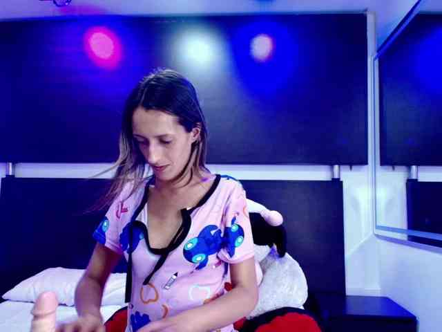 Violet-thompson webcam