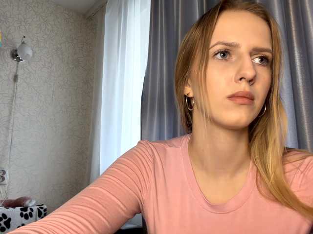RaisaBrentz live cam profile