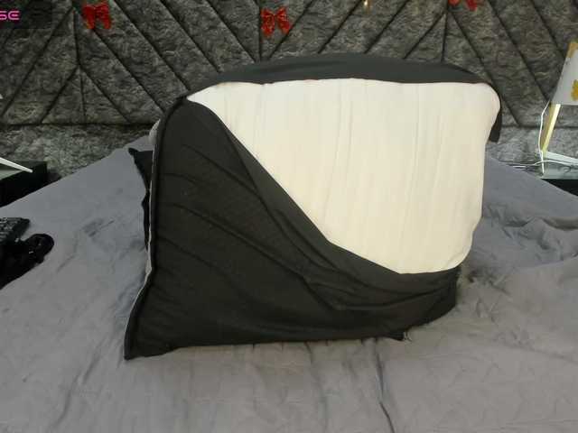 charlottesweet's BongaCams show and profile