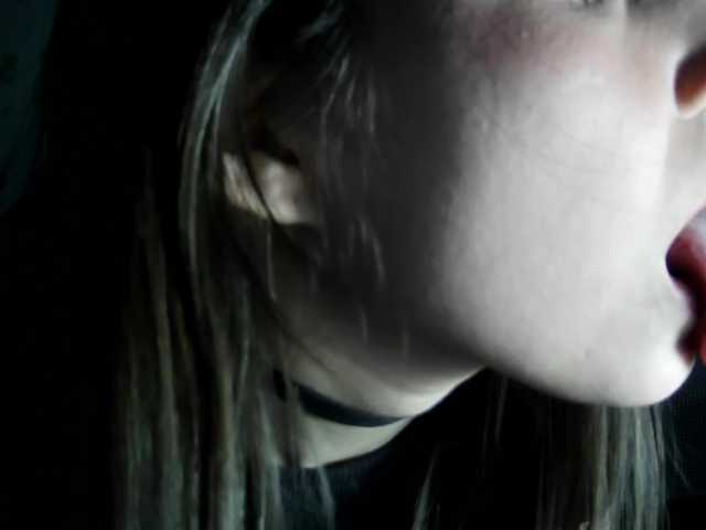 risarever's BongaCams show and profile