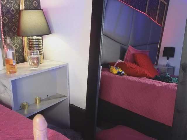 DaphneBlacke's BongaCams show and profile