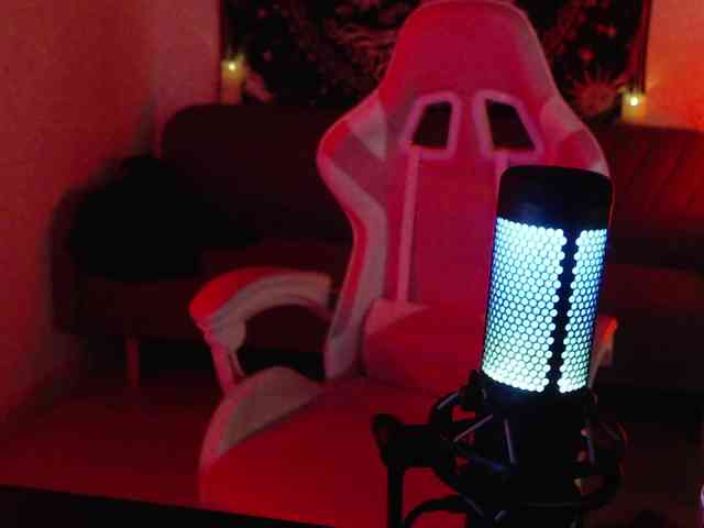 CrimsonVampCouple webcam