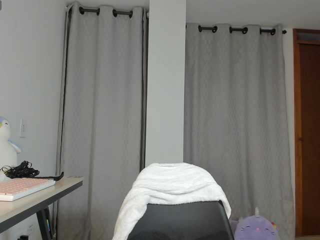 Sweet-Mia80's BongaCams show and profile