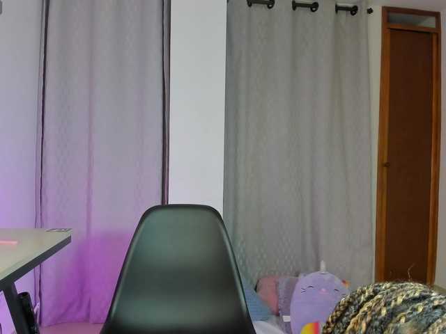 Sweet-Mia80's BongaCams show and profile