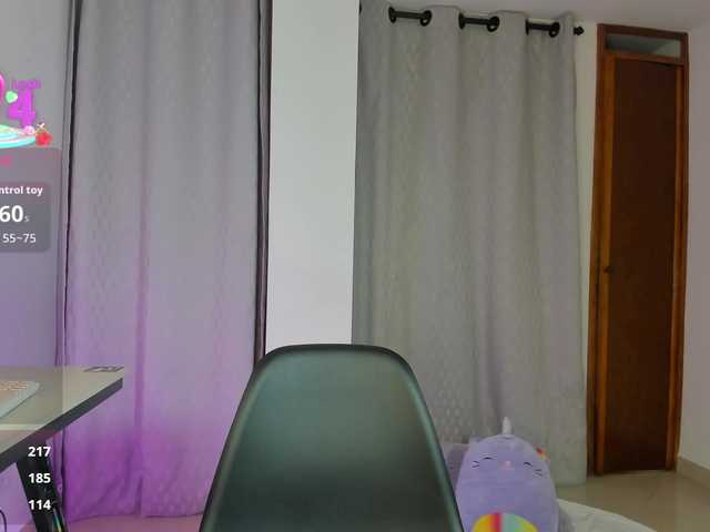 Sweet-Mia80's BongaCams show and profile