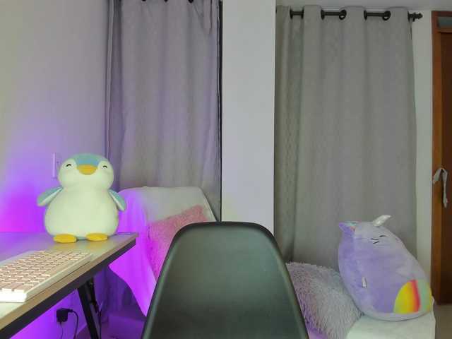 Sweet-Mia80's BongaCams show and profile