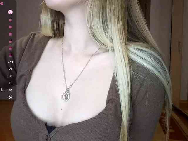 KimikoChandronnait webcam